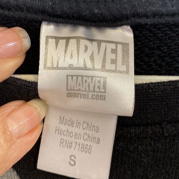 Marvel Sweatshirt with Marvel Characters Black Men’s Size Small Silver graphics - Picture 3 of 6